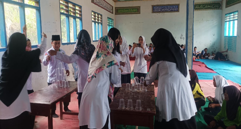 Keceriaan Guru dalam Menyambut Hari Guru di MTsN Tapanuli Utara