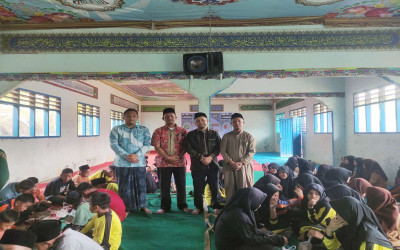 Siswa Siswi MTsN Tapanuli Utara Makan Bersama Jumat Berkah, berkat konstribusi Toko Emas Hasibuan Siborong-borong